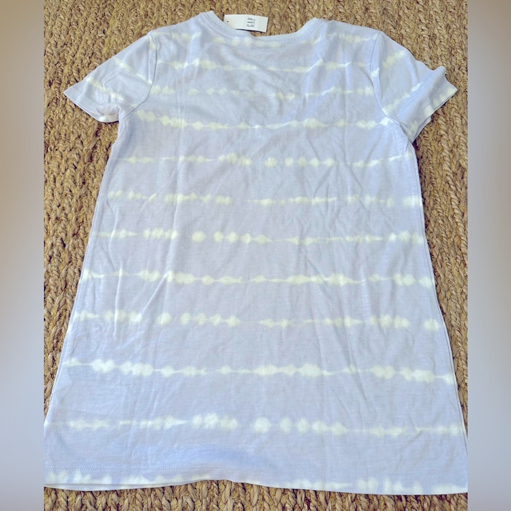 GAP Women's Purple White Tie-Dye V-Neck Cotton T-Shirt Size Medium NWT - Picture 2 of 2